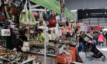 La feria del outlet se convirtió ayer en un centro comercial.