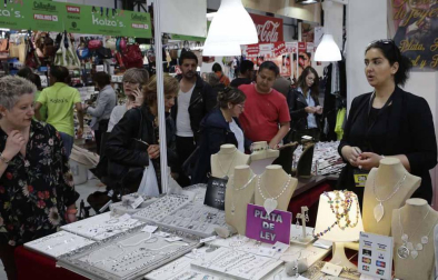 La feria del outlet se convirtió ayer en un centro comercial.