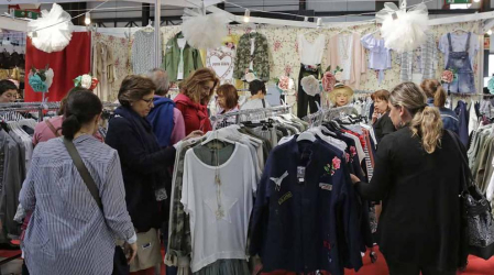 La feria del outlet se convirtió ayer en un centro comercial.