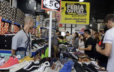 La feria del outlet se convirtió ayer en un centro comercial.