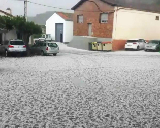 Imágenes enviadas por nuestros lectores de las granizadas del miércoles 10 de mayo.