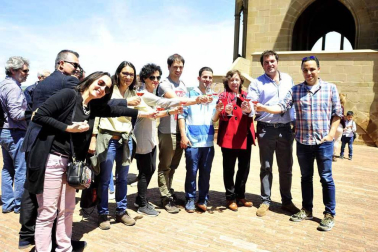 El Palacio Real de Olite abrió ayer sus puertas para celebrar el Día Movimiento Vino DO.