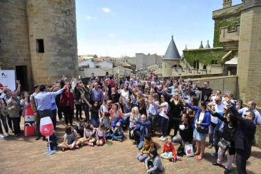 El Palacio Real de Olite abrió ayer sus puertas para celebrar el Día Movimiento Vino DO.