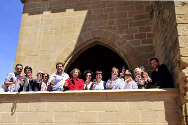 El Palacio Real de Olite abrió ayer sus puertas para celebrar el Día Movimiento Vino DO.
