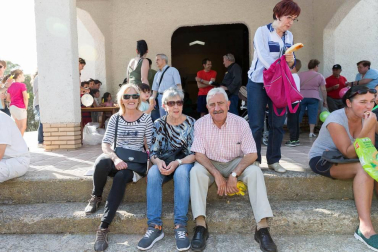 Mayores y pequeños se acercaron este lunes 22 de mayo a cumplir con la tradicional procesión.