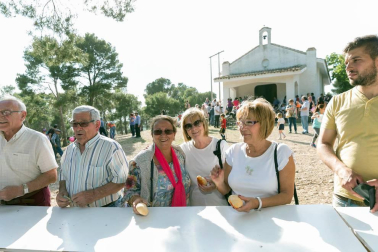 Mayores y pequeños se acercaron este lunes 22 de mayo a cumplir con la tradicional procesión.