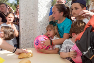 Mayores y pequeños se acercaron este lunes 22 de mayo a cumplir con la tradicional procesión.