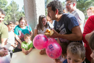 Mayores y pequeños se acercaron este lunes 22 de mayo a cumplir con la tradicional procesión.