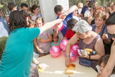 Mayores y pequeños se acercaron este lunes 22 de mayo a cumplir con la tradicional procesión.
