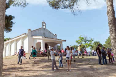 Mayores y pequeños se acercaron este lunes 22 de mayo a cumplir con la tradicional procesión.