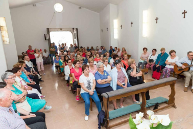 Mayores y pequeños se acercaron este lunes 22 de mayo a cumplir con la tradicional procesión.