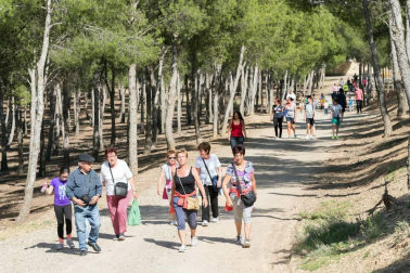 Mayores y pequeños se acercaron este lunes 22 de mayo a cumplir con la tradicional procesión.