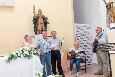 Mayores y pequeños se acercaron este lunes 22 de mayo a cumplir con la tradicional procesión.