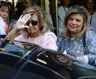 Imágenes de la salida de la periodista María Teresa Campos tras ocho días hospitalizada por un ictus.
