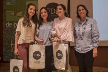 Imágenes de los jóvenes ganadores del IV Concurso periodístico escolar FDN.