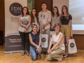 Imágenes de los jóvenes ganadores del IV Concurso periodístico escolar FDN.