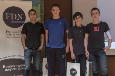 Imágenes de los jóvenes ganadores del IV Concurso periodístico escolar FDN.