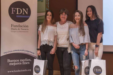Imágenes de los jóvenes ganadores del IV Concurso periodístico escolar FDN.