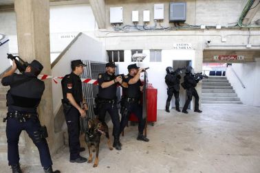 El estadio del C.A. Osasuna fue el lugar elegido para un ejercicio de las fuerzas de seguridad ante un posible ataque.