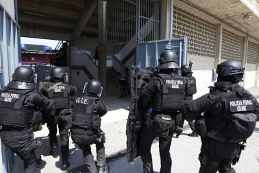 El estadio del C.A. Osasuna fue el lugar elegido para un ejercicio de las fuerzas de seguridad ante un posible ataque.