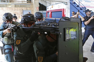El estadio del C.A. Osasuna fue el lugar elegido para un ejercicio de las fuerzas de seguridad ante un posible ataque.