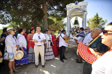 Fotos de la romería en honor a la Virgen del Rocío en Rada 2017