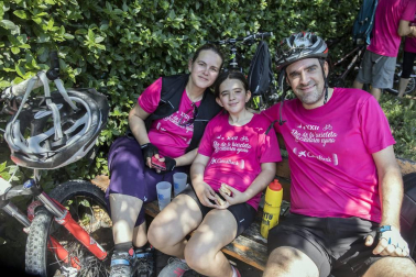 Las calles del Casco Viejo de Pamplona se llenaron este domingo de ciclistas que celebraban el Día de la Bicicleta