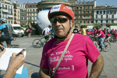 Las calles del Casco Viejo de Pamplona se llenaron este domingo de ciclistas que celebraban el Día de la Bicicleta