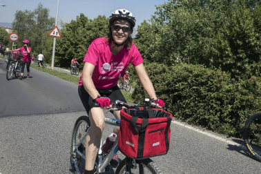 Las calles del Casco Viejo de Pamplona se llenaron este domingo de ciclistas que celebraban el Día de la Bicicleta