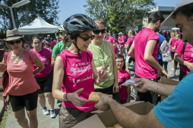 Las calles del Casco Viejo de Pamplona se llenaron este domingo de ciclistas que celebraban el Día de la Bicicleta