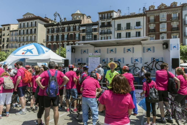 Las calles del Casco Viejo de Pamplona se llenaron este domingo de ciclistas que celebraban el Día de la Bicicleta