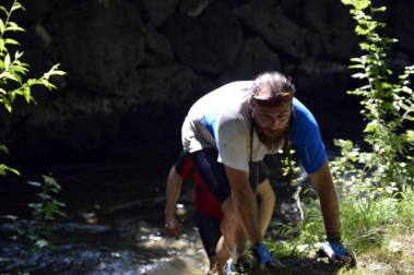 Los participantes han recorrido cinco kilómetros con trincheras de barro y agua, muros, pirámides, cargas de peso y alambradas.