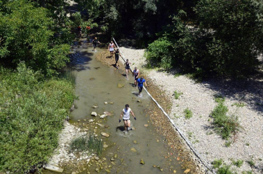 Los participantes han recorrido cinco kilómetros con trincheras de barro y agua, muros, pirámides, cargas de peso y alambradas.