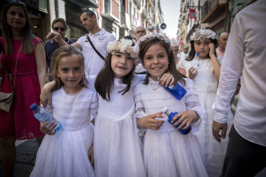 El Corpus congrega a miles de personas en la capital navarra