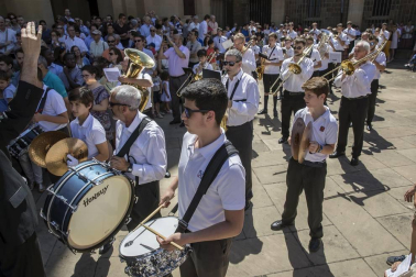 El Corpus congrega a miles de personas en la capital navarra