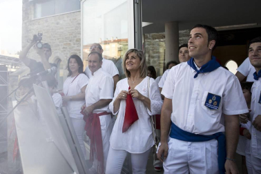 La Comparsa de Gigantes y Cabezudos del Valle de Aranguren lanzaron el cohete.