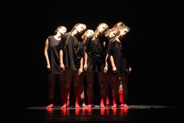 alumnos de la escuela  de Danza y Teatro Ángel Martínez durante las actuaciones