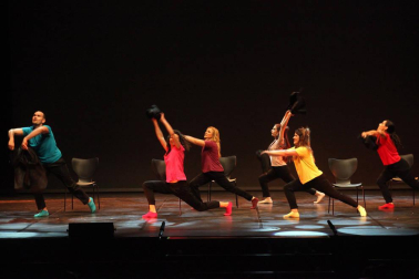 alumnos de la escuela  de Danza y Teatro Ángel Martínez durante las actuaciones