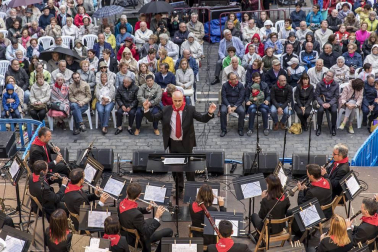 Concierto presanferminero de La Pamplonesa en la plaza Consistorial