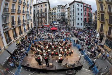 Concierto presanferminero de La Pamplonesa en la plaza Consistorial
