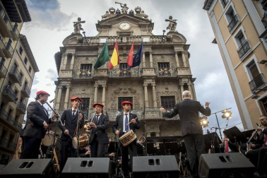 Concierto presanferminero de La Pamplonesa en la plaza Consistorial