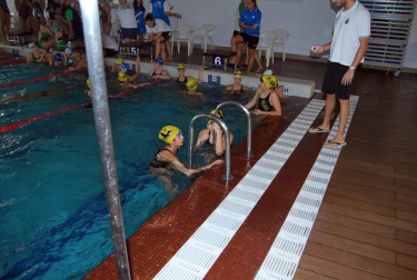 El sábado 29 de octubre dio comienzo la XVII Liga Navarra Infantil de Natación, correspondiente a los XXX Juegos Deportivos de Navarra. Esta primera fecha del torneo, en la que concurrieron 118 nadadores pertenecientes a 13 clubes, se disputó en dos sedes: la competición masculina tuvo lugar en la S.C.D.R. Anaitasuna, mientras que la pugna femenina se desarrolló en el Club Tenis Pamplona.