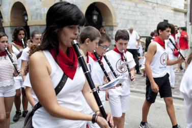 Imágenes del cohete y la kalejira.