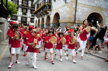 Imágenes del cohete y la kalejira.
