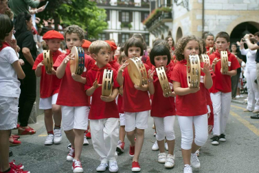 Imágenes del cohete y la kalejira.