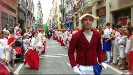 Dantzaris de Duguna, durante la procesión