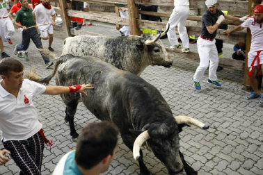 Imágenes exclusivas del primer encierro de 2017 de los fotógrafos de Diario de Navarra.