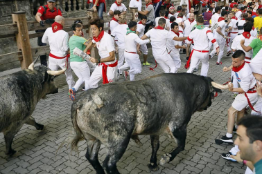 Imágenes exclusivas del primer encierro de 2017 de los fotógrafos de Diario de Navarra.