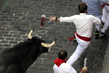 Imágenes exclusivas del primer encierro de 2017 de los fotógrafos de Diario de Navarra.
