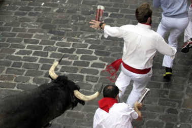 Imágenes exclusivas del primer encierro de 2017 de los fotógrafos de Diario de Navarra.